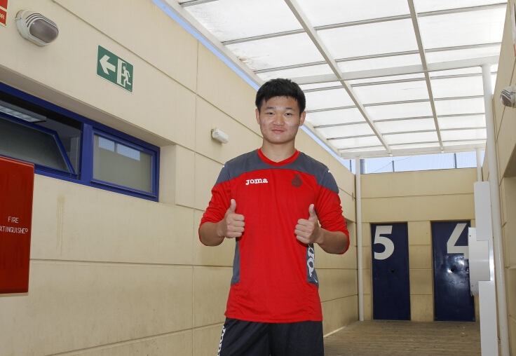 西班牙人俱乐部专访中国小球员李明