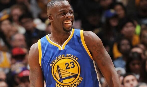 格林G4冲突疑似击打詹姆斯腹股沟 或面临禁赛