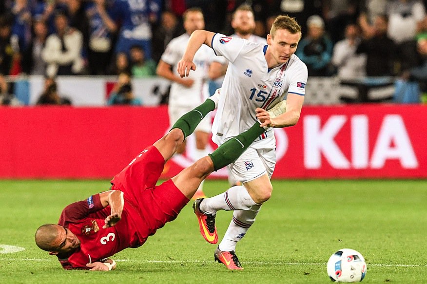 早报:葡萄牙1-1战平冰岛,巴西宣布邓加下课-直