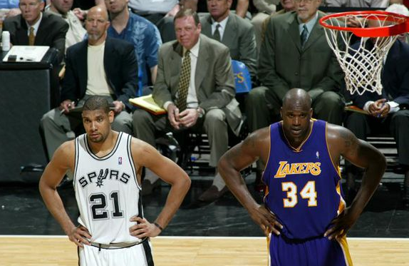 名人堂球员,湖人名宿"大鲨鱼"奥尼尔接受espn的采访,他表示邓肯是历史