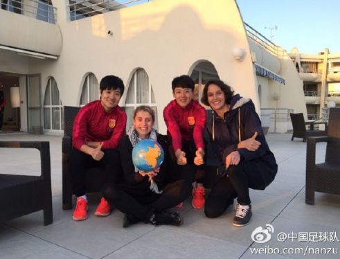 中国女足接受世界杯前期采访 回忆过去展望未