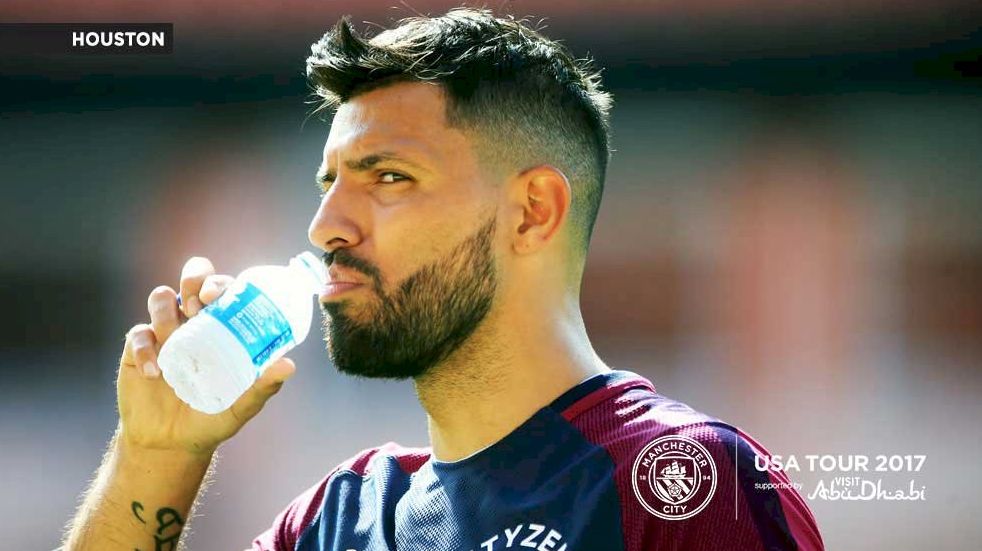 曼城集训备战,大卫席尔瓦光头造型吸人眼球