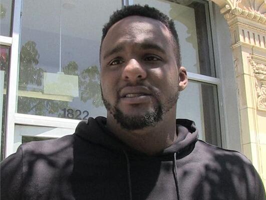 TMZ:格伦-戴维斯成一起打人案嫌犯 可能受到重