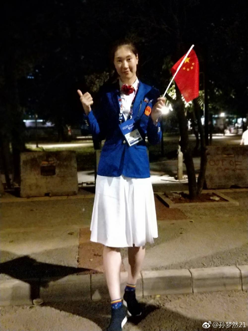 直播吧8月19日讯 中国女篮球员孙梦然昨日更新个人微博,晒照分享昨晚