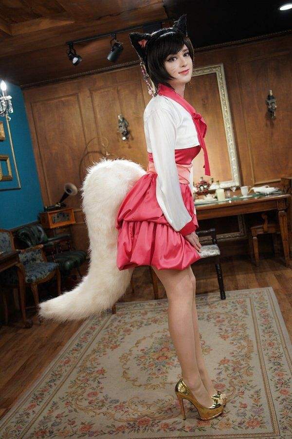 c9战队sneaky作为女装大佬也有女朋友?还长这么好看?
