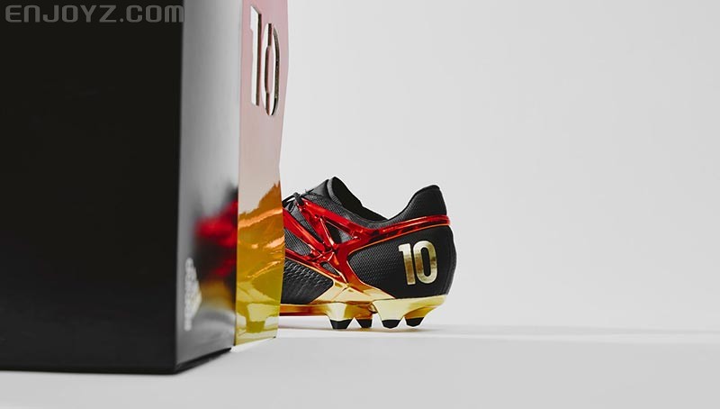 梅西个人签名系列最新战靴：adidas Messi 10/10