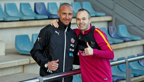 拉尔森造访巴萨训练基地-直播吧zhibo8.cc