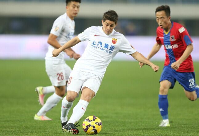 足协杯-张卫助攻武磊头球制胜 上港1-0十人北控