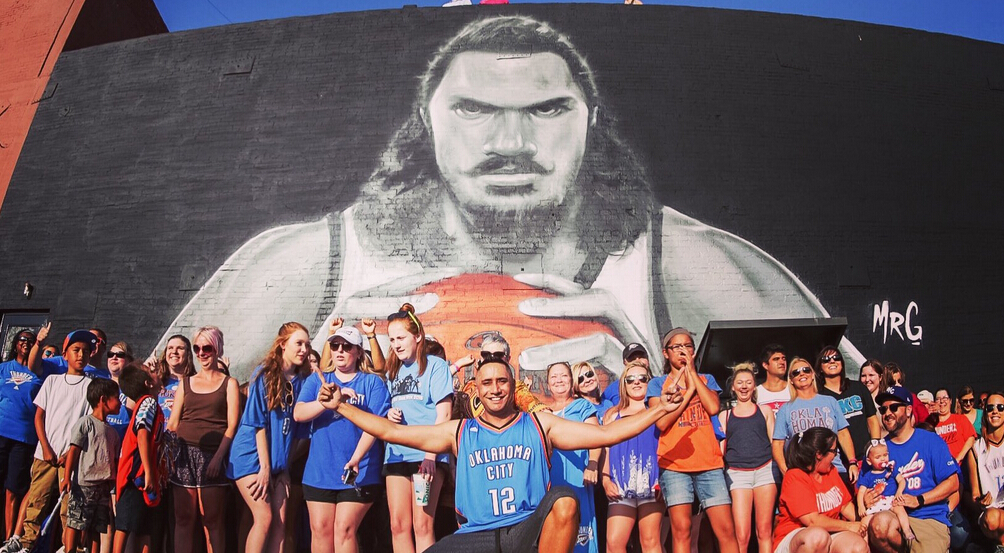 亚当斯发推感谢巨幅壁画揭幕式球迷-直播吧zh