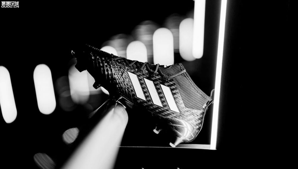 格纹之耀系列Adidas ACE17.1足球鞋