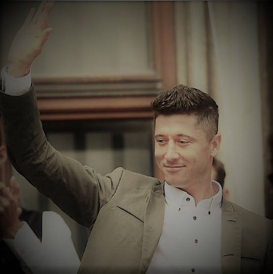 体图记者法尔克:莱万和拜仁高层均拒绝明确表