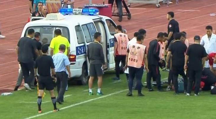 粤媒：性命攸关救护车打不开 中国足球离“职业”太远