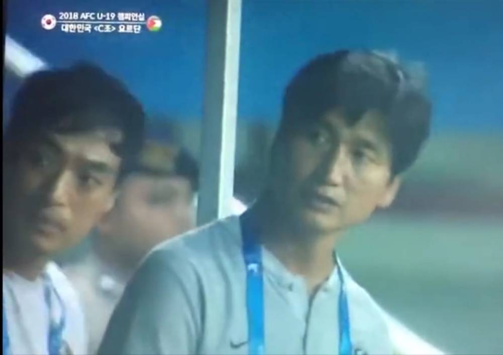 亚青赛韩国赛前奏朝鲜国歌 球员教练全懵