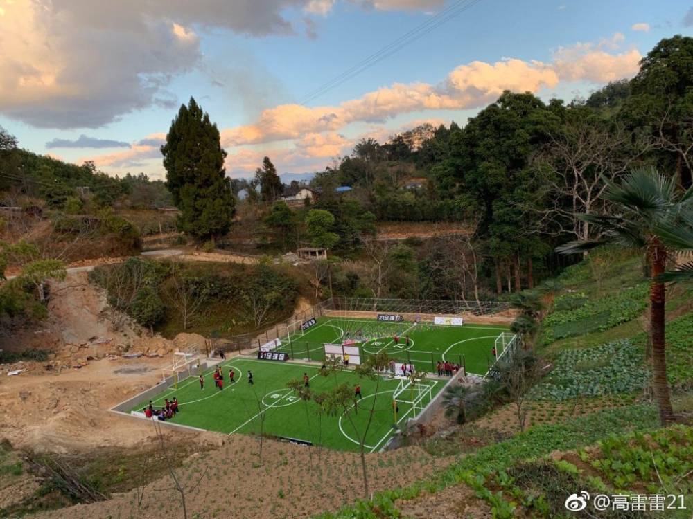 高原明珠 高雷雷晒照云南陇川县山区“21球场”