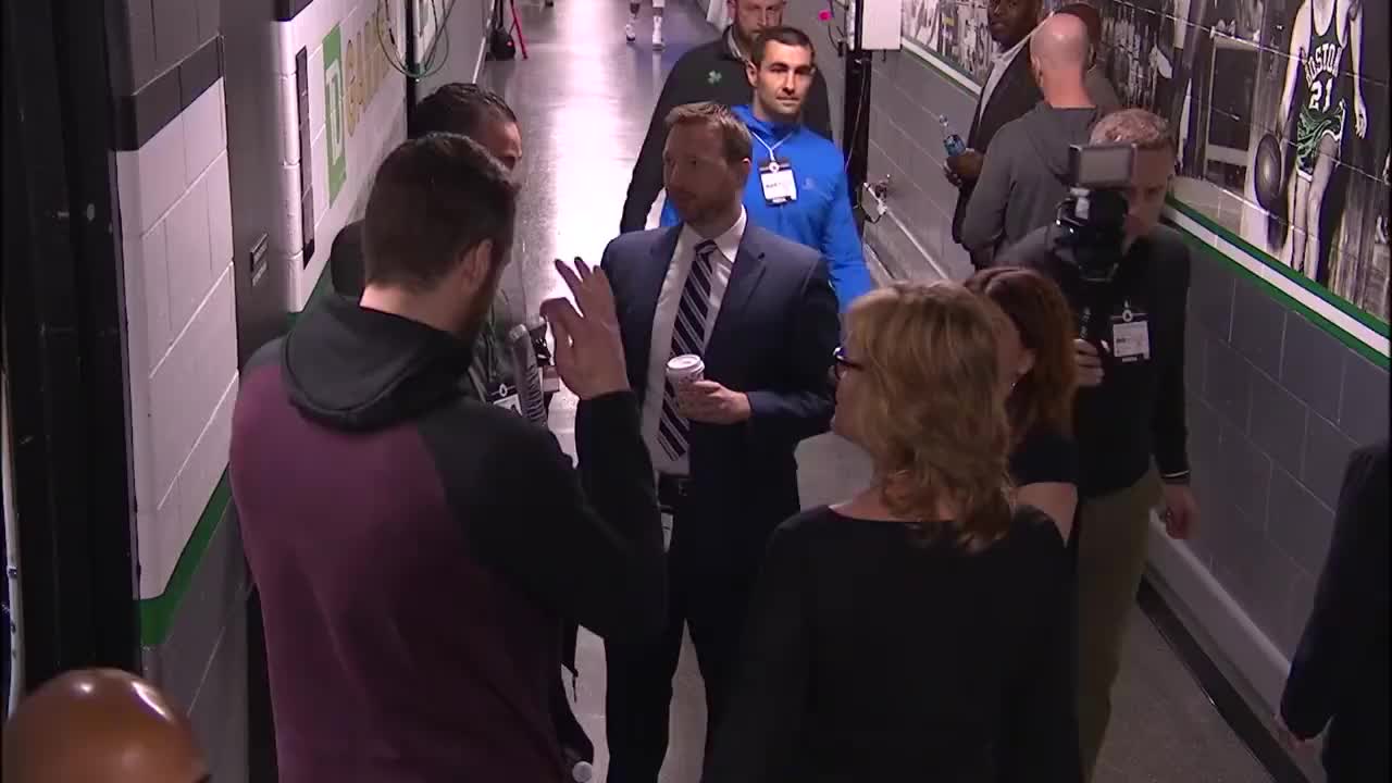 赶快给队友加加油吧!乐福现身球员通道