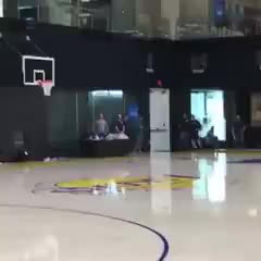 这水平如何?郎佐弟弟利安杰洛-鲍尔试训湖人