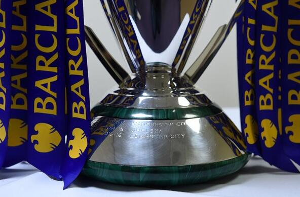 GIF-埃弗顿球员列队欢迎莱斯特城球员-直播吧