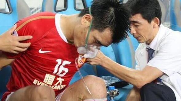 广州英雄!恒大发海报欢迎赵源熙回家