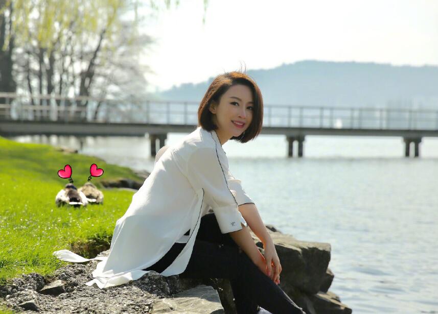 美女勇密!九球天后微博祝贺勇士夺冠-直播吧z