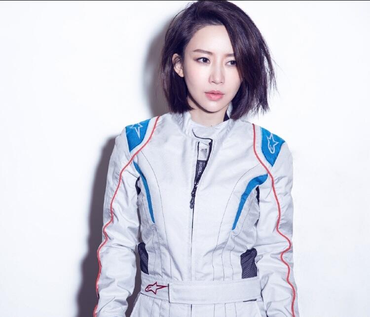 美女勇密!九球天后微博祝贺勇士夺冠-直播吧z