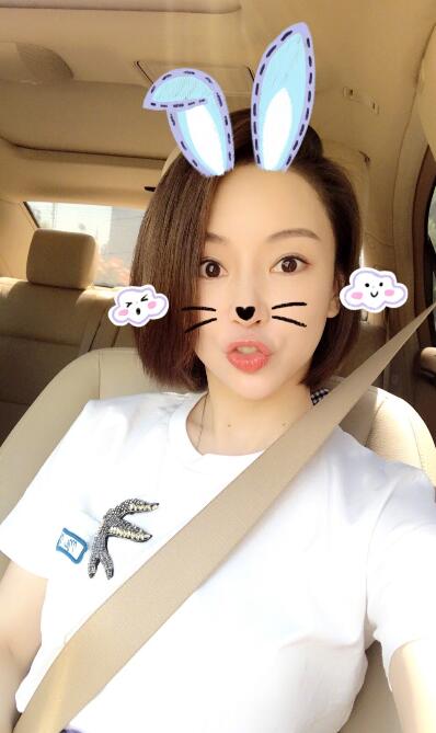 美女勇密!九球天后微博祝贺勇士夺冠-直播吧z