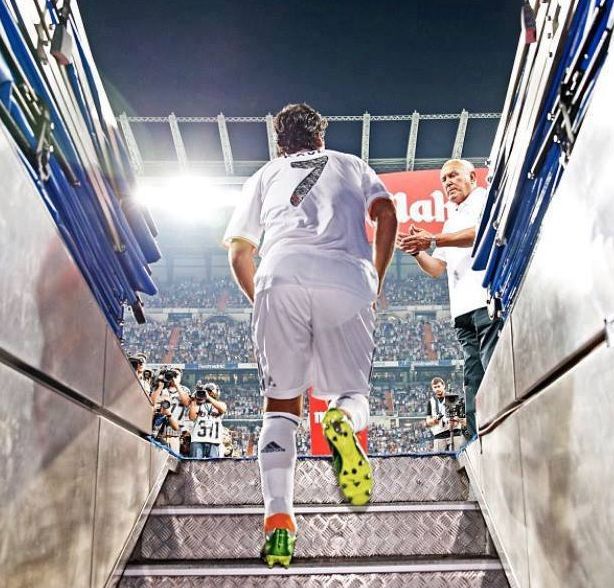 永远的伯纳乌王子!劳尔40岁生日快乐