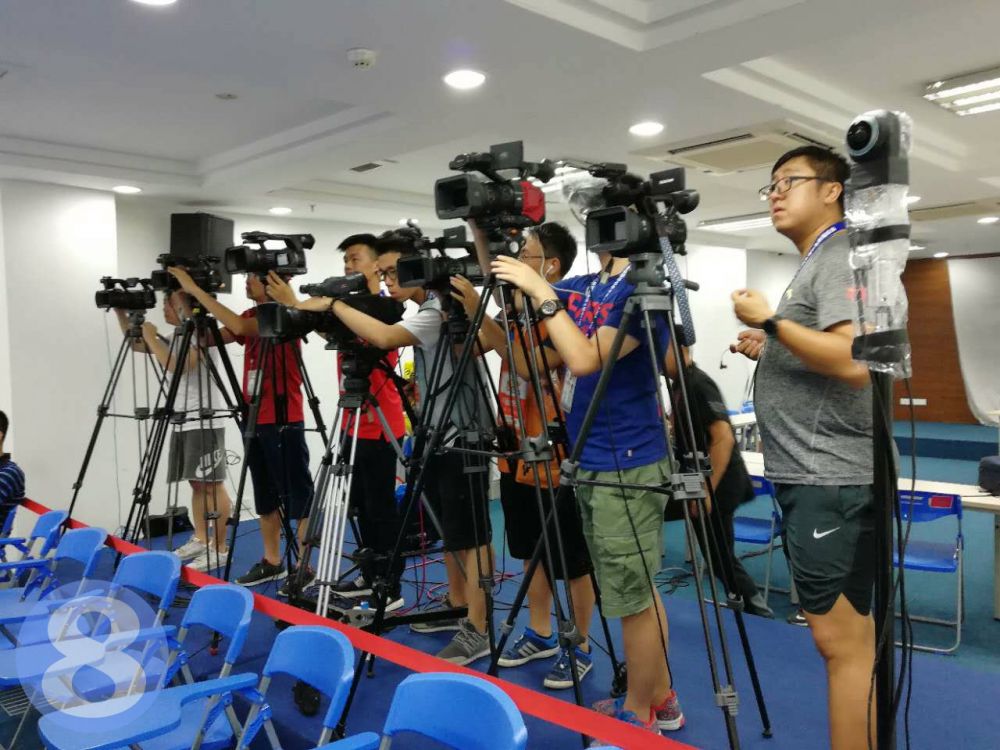 直播吧在现场:保利尼奥迅速躲开了所有媒体