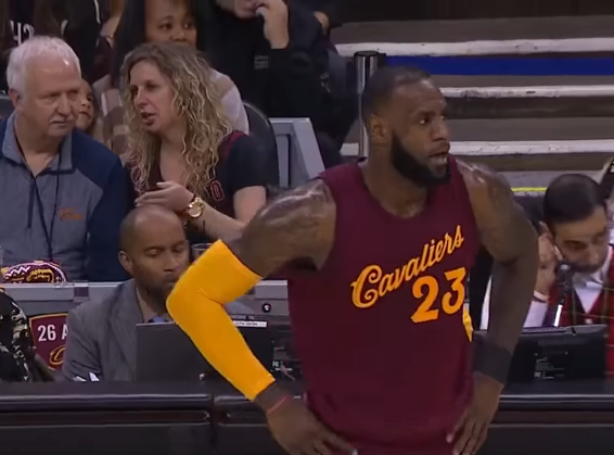 骑士主场保安:G4禁止球迷带扫帚进场-直播吧z