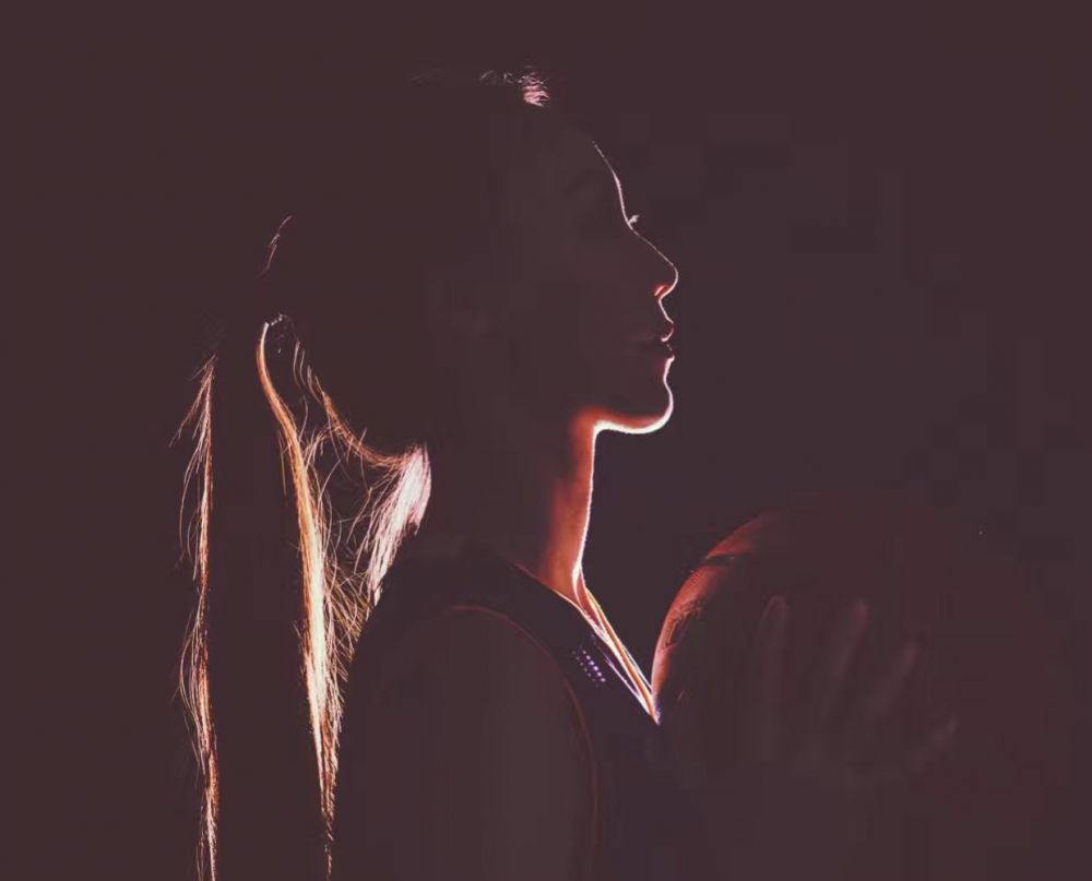 直播吧专访美女科蜜:感谢篮球,它改变了我的人