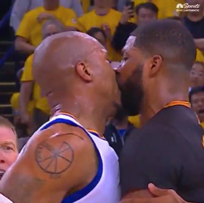 《NBC湾区》借韦斯特TT亲吻片段送新年祝福