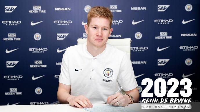 官方:曼城续约中场德布劳内至2023年