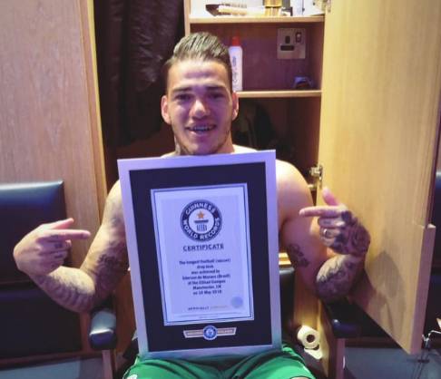 75.35米!埃德森创造抛踢球吉尼斯世界纪录