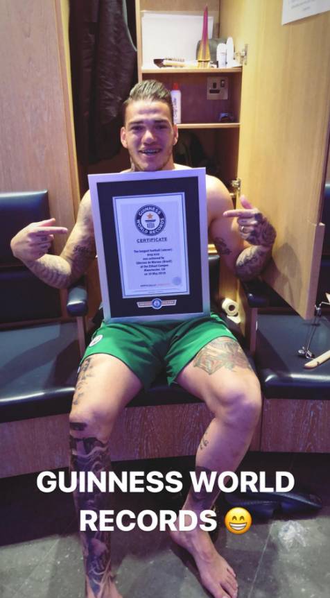 75.35米!埃德森创造抛踢球吉尼斯世界纪录