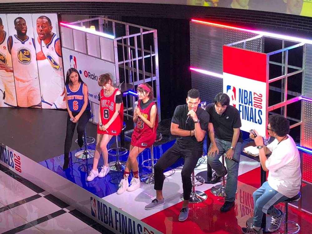 丹尼-格林作为特别嘉宾参加NBA总决赛国际观