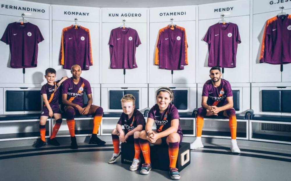 曼城发布新赛季第三球衣:紫色为主调,引入绶带