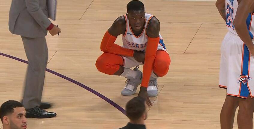 买球了?施罗德1.1秒生死时速压哨犯规送罚球