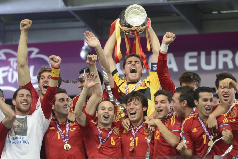 历史上的今天：鼎盛王朝！西班牙四球大胜意大利卫冕欧洲杯