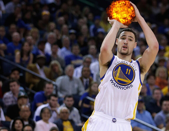 前两节比赛,勇士球星克莱-汤普森"佛祖附身",打了21分钟,12投8中,三