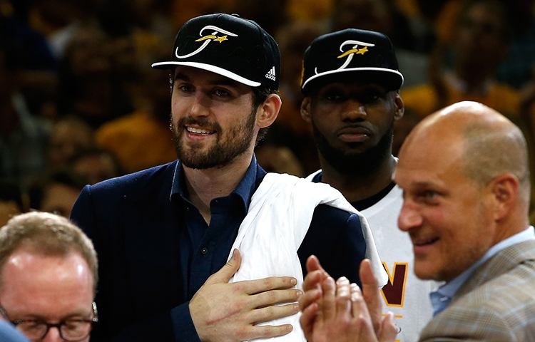 骑士官网晒28张图送祝福:乐福28岁生日快乐!