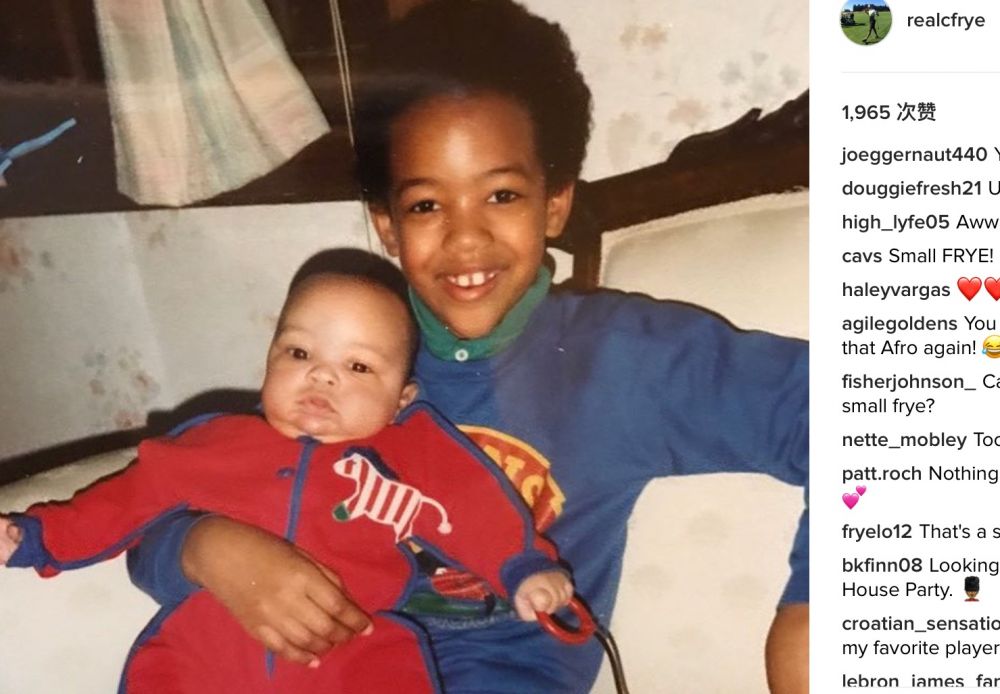 弟弟好白!弗莱晒出童年照