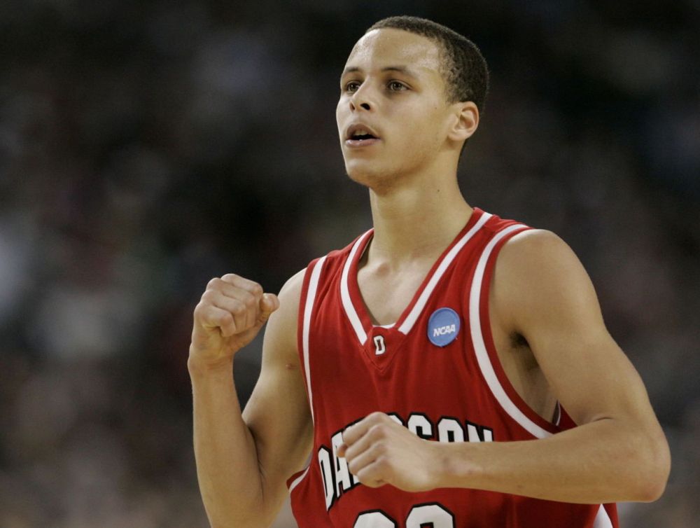 大学恩师:库里的第一场比赛一度考虑把他换下