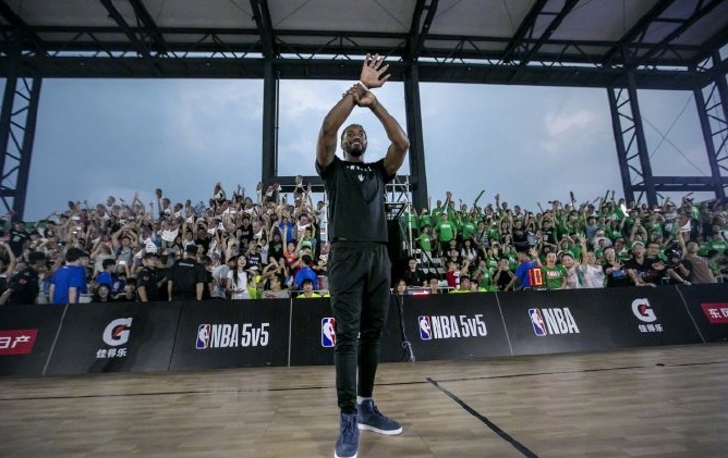 马刺队官推晒卡哇伊中国行照片